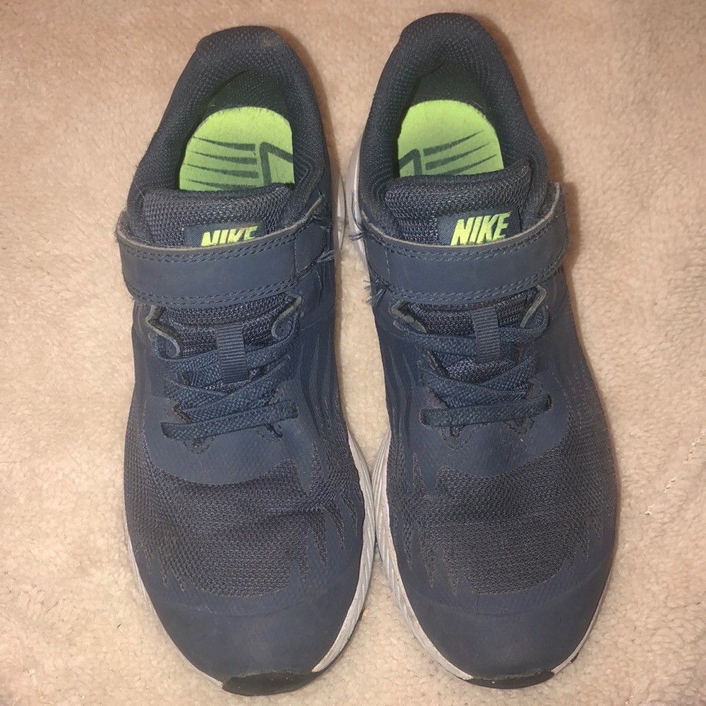 Boys’ Nike sneakers 〰️FINAL price〰️